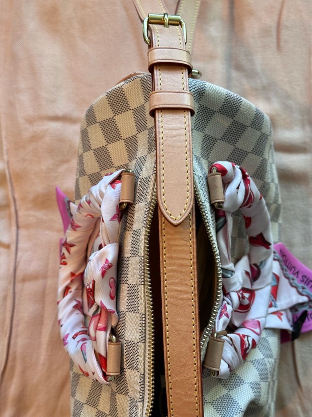 Louis Vuitton Damier Azur Bandoulier Speedy 25, with 2 LV Badeaus - Picture 12 of 17